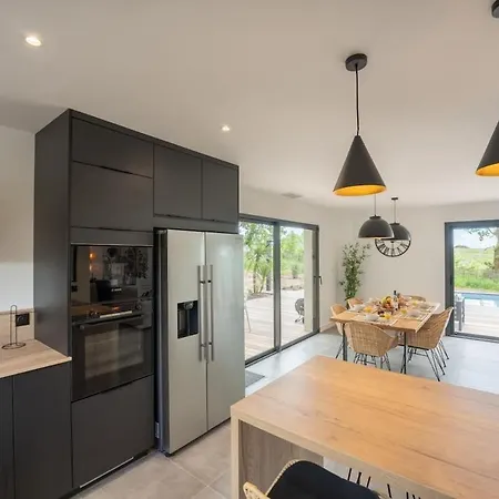 Вилла La Des Vignes Cenac