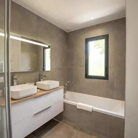 Вилла La Des Vignes Cenac